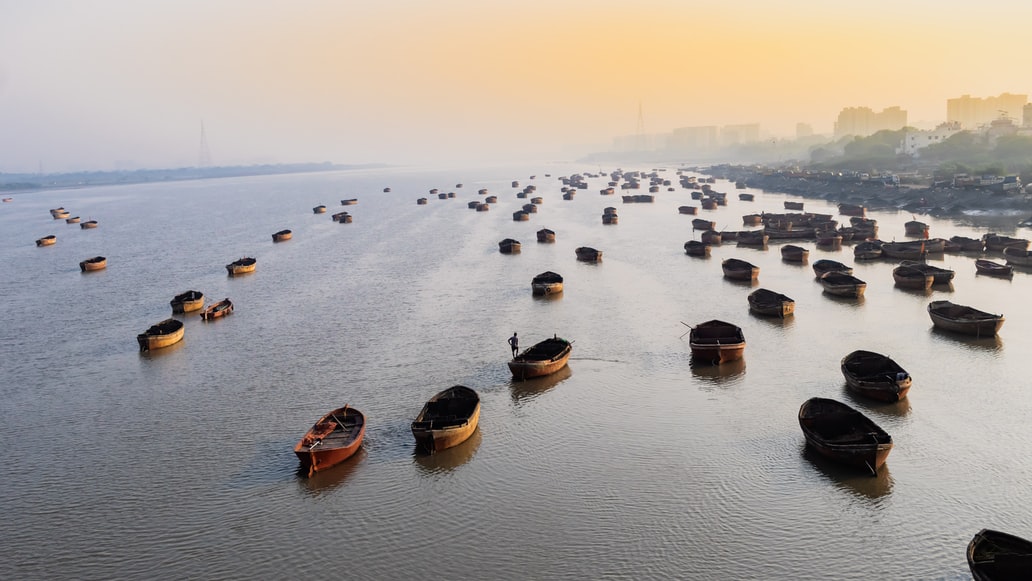 Perahu di Sungai Tapi, Surat, India