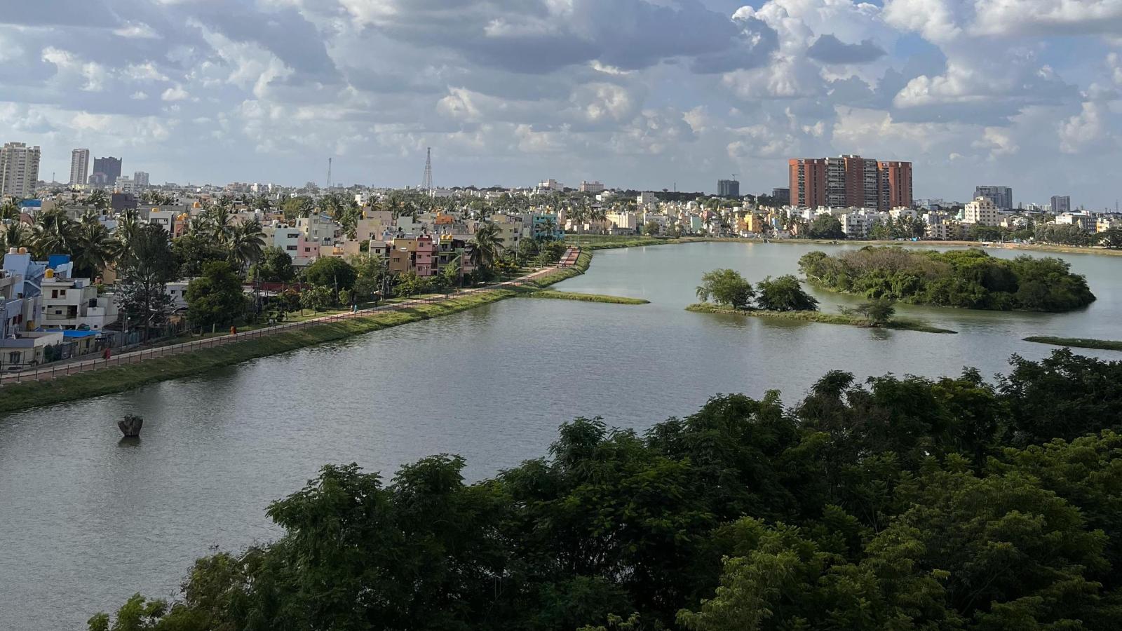 pemandangan sebuah danau di chennai