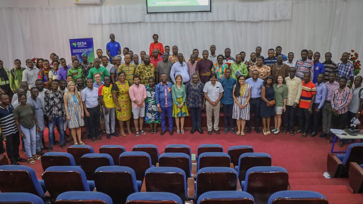 foto bersama para peserta dalam pertukaran peer-to-peer di Ghana