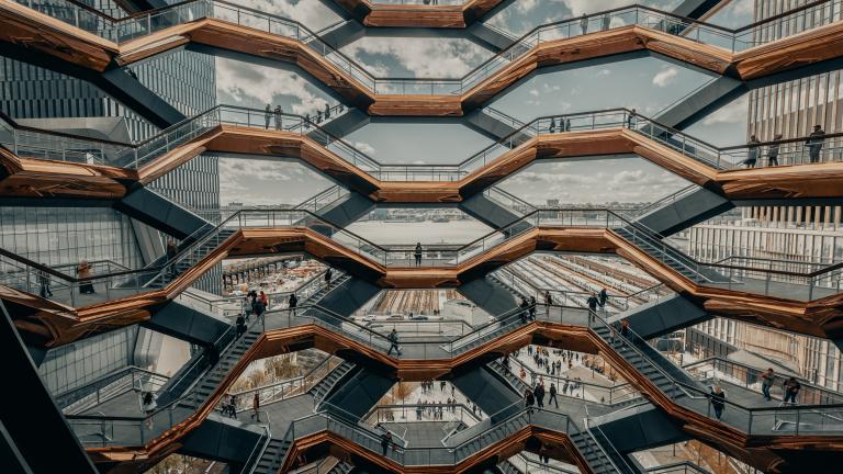 Bank Tanah Liat / Unsplash