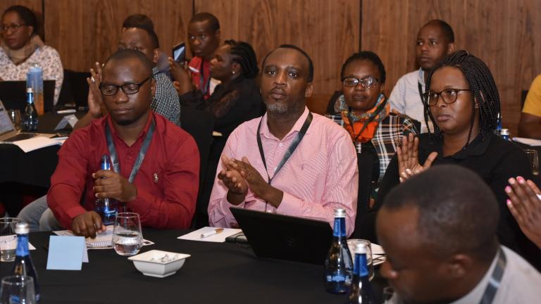 peserta dalam dialog tata kelola pemerintahan multi-level di Rwanda