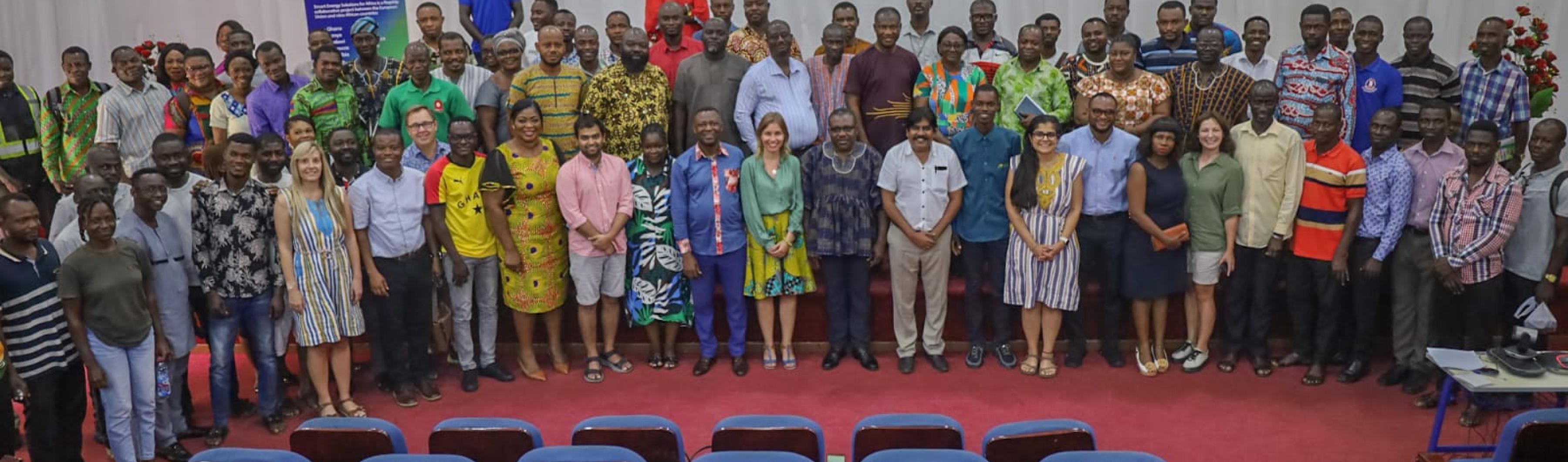 foto bersama para peserta dalam pertukaran peer-to-peer di Ghana