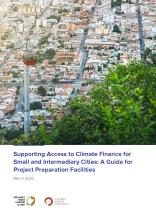 Sampul depan laporan Mendukung Akses ke Pendanaan Iklim untuk Kota Kecil dan Menengah: Panduan untuk Fasilitas Persiapan Proyek. Gambar menunjukkan kereta gantung di atas Medellin, Kolombia.